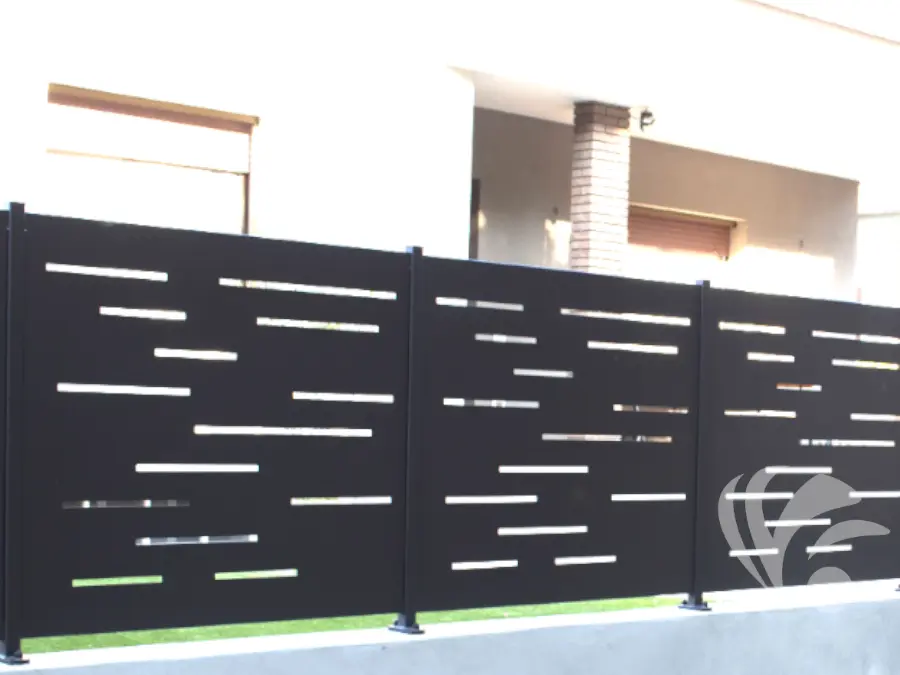 PANNELLO MODULARE PER RECINZIONE IN LAMIERA MODERNA - recinzioni in pannelli modulari